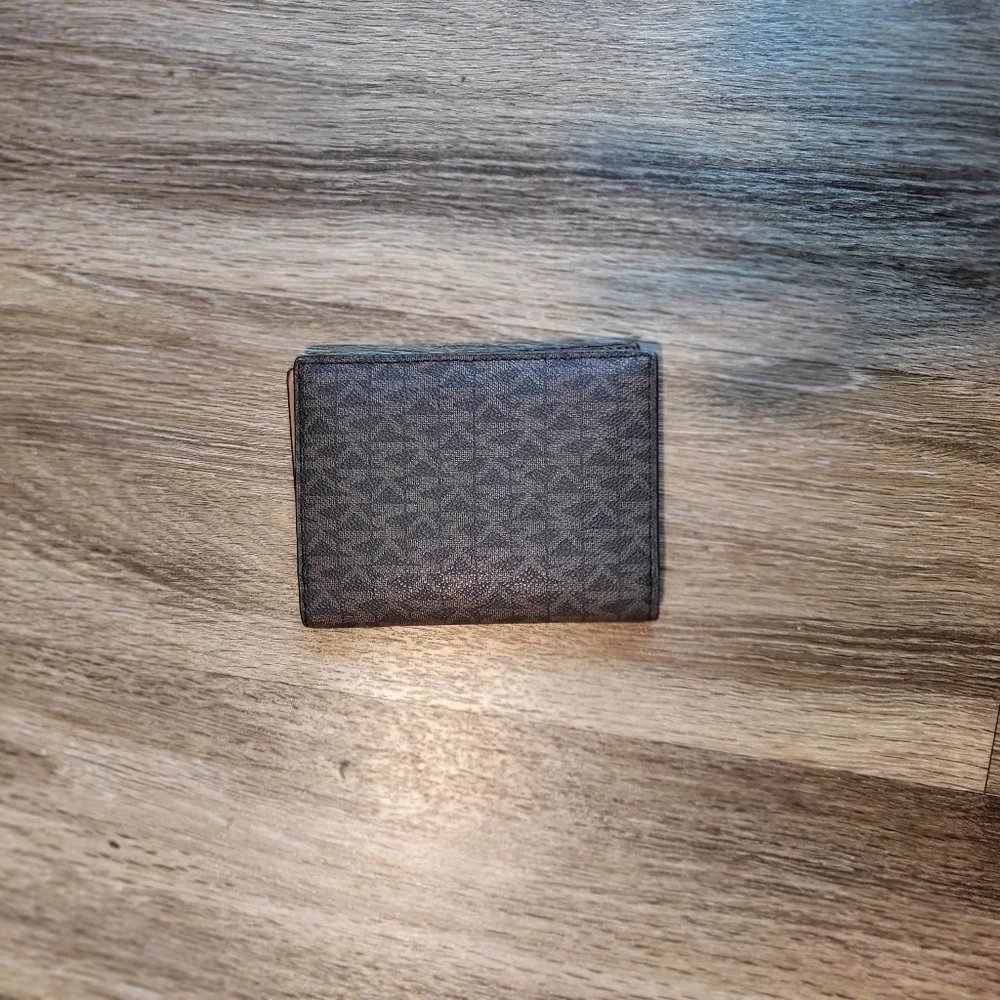 Michael Kors Dark Gray Key Holder